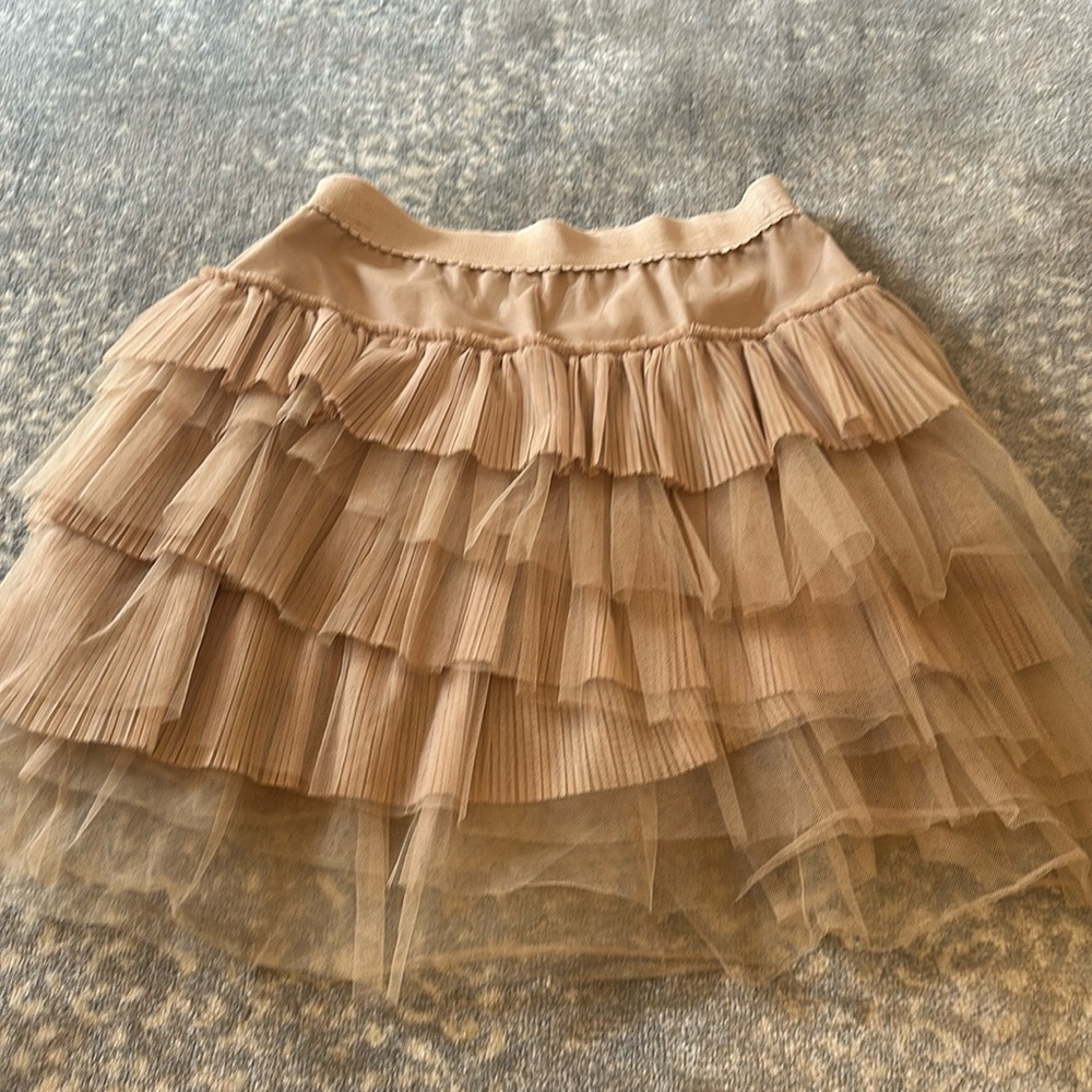 Nude toile layered fabulous skirt with elastic waist size small